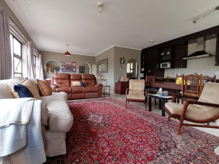 8 Bedroom Property for Sale in Paradise Beach Eastern Cape